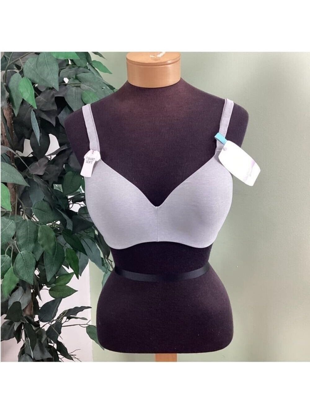 Hanes t shirt soft bra Woman’s size 38C gray marled back hook and eye closure